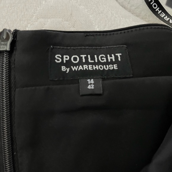 Stunning fitted dress with stitched flower pattern across the front and back. - Picture 3 of 4